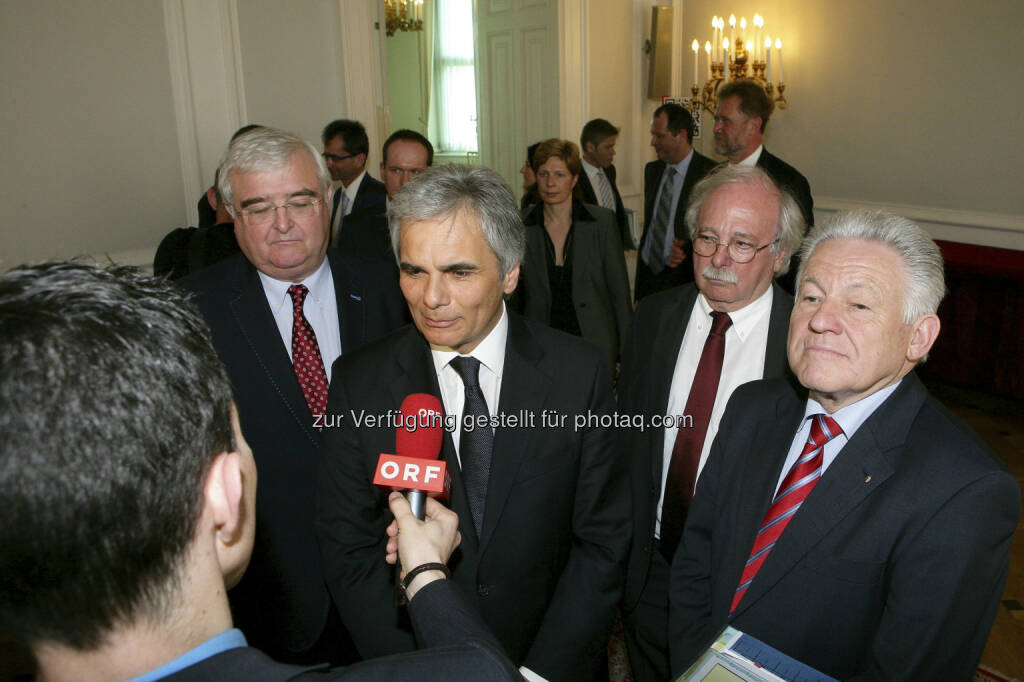 Franz Dobusch, Werner Faymann, Josef Ackerl und Josef Pühringer beim Treffen Medizin-Faktultät (c)  Land OÖ/Kraml beim Treffen Medizin-Faktultät (c)  Land OÖ/Kraml (23.04.2013) 