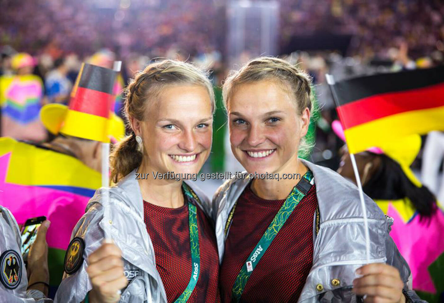 Anna und Lisa Hahner bei der Eröffnung der Olympischen Sommerspiele in Rio 2016