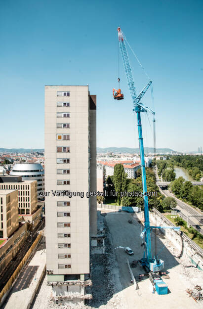 Altes Zollamt : Am künftigen Standort von TrIIIple : Abrissarbeiten des alten Zollamts liegen im Zeitplan: Fotocredit: Soravia Group GmbH/Hauswirth, © Aussendung (11.08.2016) 