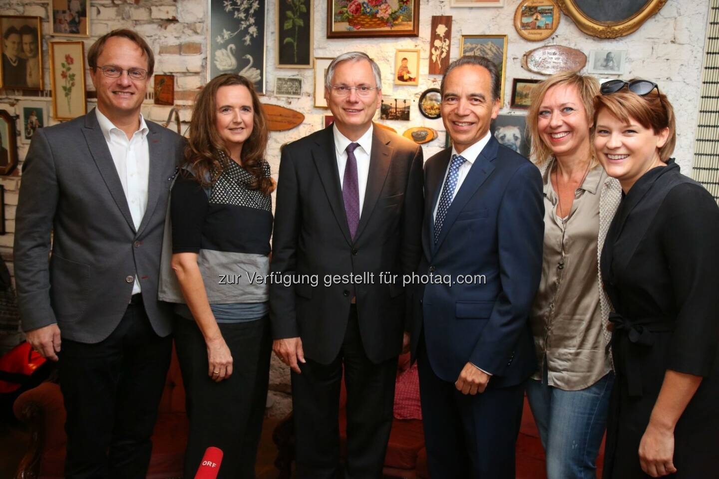 Markus Hengstschläger (Stv. Vorsitzender des Rates für Forschung- und Technologieentwicklung), Edeltraud Stiftinger (GF Austria Wirtschaftsservice GmbH), Alois Stöger (Sozialminister), Günter Thumser (Vize-Präsident der Industriellenvereinigung Wien), Gabriele Gottwald-Nethaniel (Obfrau von garbarage upcycling design), Hannah Lux (GF Vollpension) : Neue Social-Business-Initiative: Förderung für Start-ups mit Mehrwert : Fotocredit: aws/APA-Fotoservice/Schedl