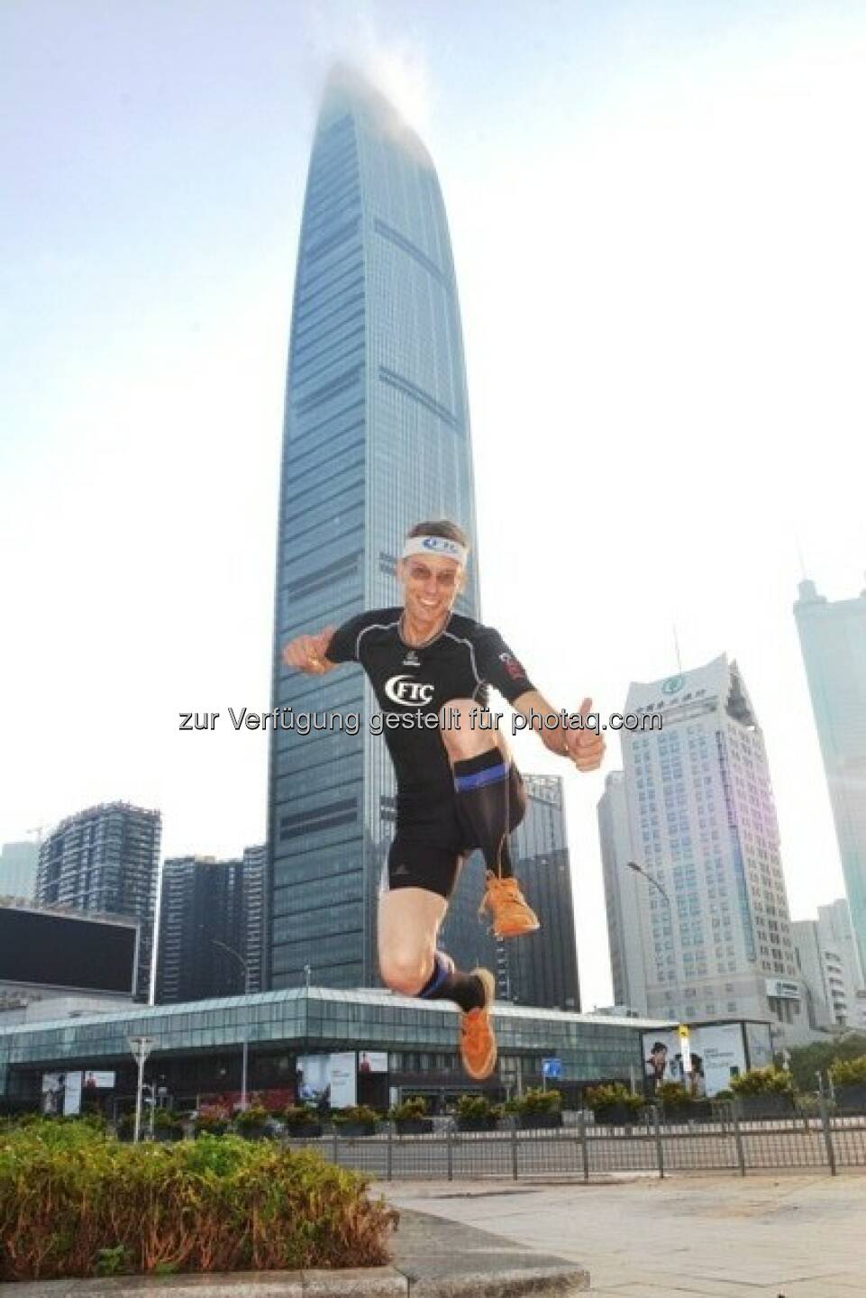 Rolf Majcen, Shenzhen, China : Platz 7 beim Treppenlauf über die 100 Stockwerke des 442 m hohen Kingkey 100: Fotocredit: Rolf Majcen