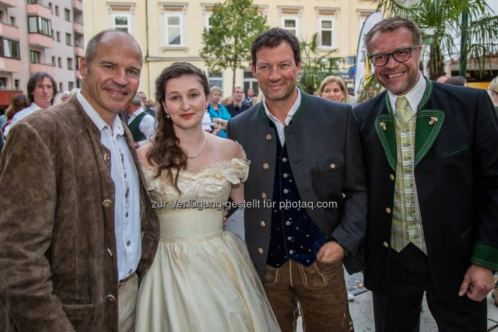 Marc Giradelli (ehem. Skistar), „Sisi“, Stephan Eberharter (ehem. Skistar), Robert Herzog (Tourismusdirektor) : Majestätisches Geburtstagsfest in Bad Ischl : Tradition trifft Moderne anlässlich der 13. Kaisernacht 2016 : Fotocredit: © Lenzenweger0035  (19.08.2016) 