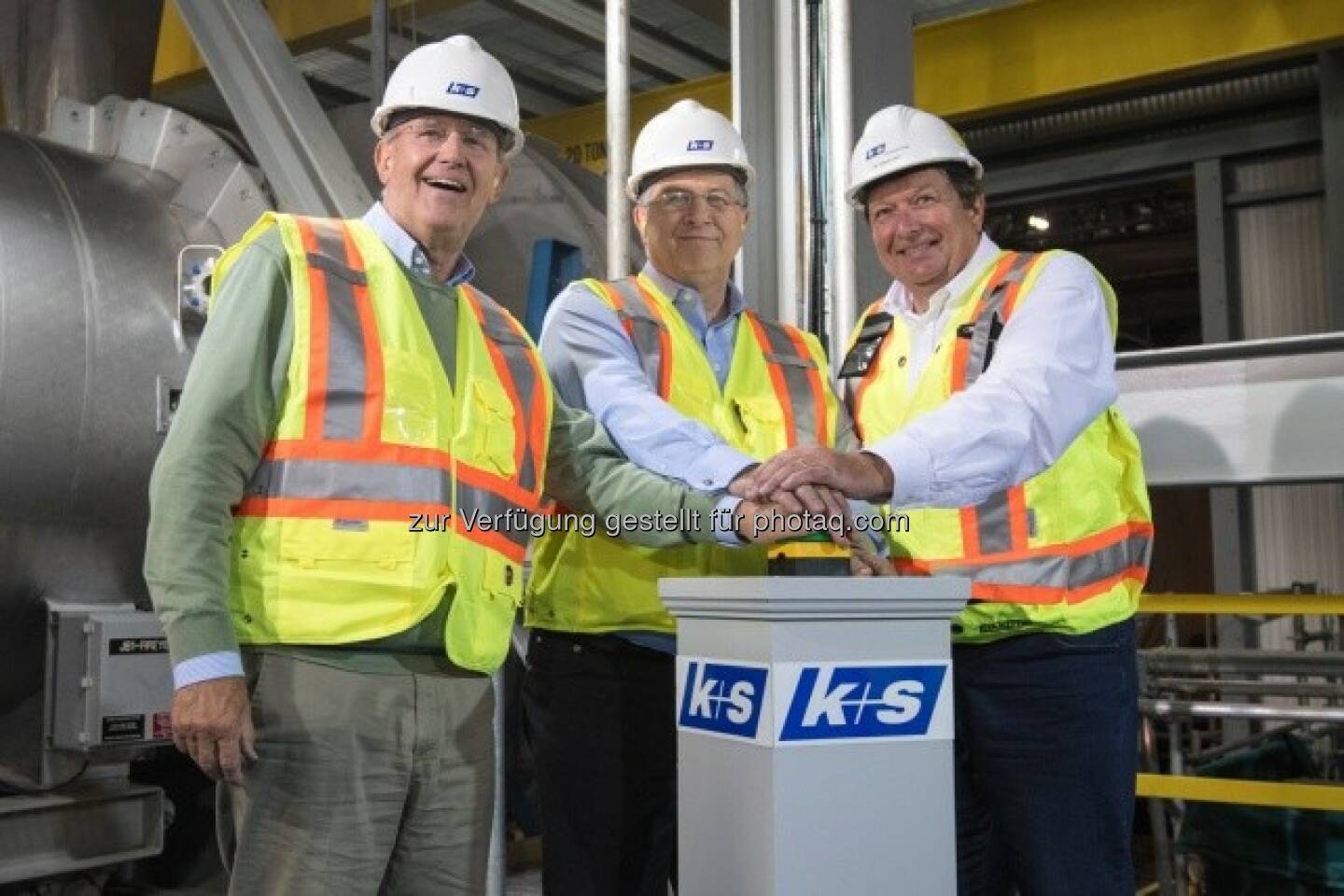 Ralf Bethke (K+S Aufsichtsratsvorsitzender), Norbert Steiner (Vorstandsvorsitzender), Ulrich Lamp (GF K+S Potash Canada) : Neues Kaliwerk in Kanada : Symbolischer Start der Inbetriebnahme von Legacy : Fotocredit: K+S Gruppe