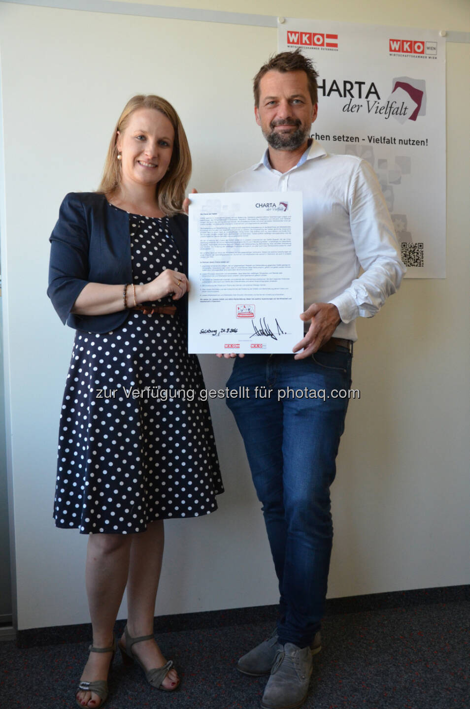 Melanie Wawra (Referatsleitung Diversity und Wirtschaftspolitik/WK), Norbert Marschallinger (Fressnapf GF) : Fressnapf unterzeichnete Charta der Vielfalt : Fotocredit: Fressnapf