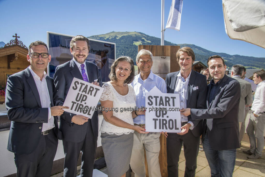 Harald Gohm (Standortagentur Tirol), Harald Mahrer (Staatssekretär), Patrizia Zoller-Frischauf (Landesrätin), Hermann Hauser (I.E.C.T. Hermann Hauser), Harald Oberrauch (Tyrolean Business Angel GmbH), Matthias Neeff (Werkstätte Wattens) : Start für Startup.Tirol : Fotocredit: Standortagentur Tirol/Kantschieder, © Aussendung (25.08.2016) 