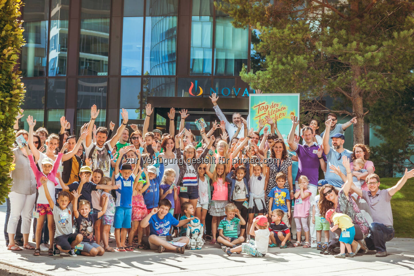 Tag der kleinen Forscher : Science Pool begeisterte Novartis Kinder für das Thema Mechatronik : Fotocredit: Novartis Pharma Gmbh/© Philipp Lipiarski / www.lipiarski.com