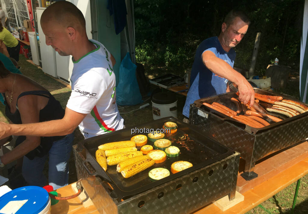 Würstel und Mais, © Handypics diverse. (28.08.2016) 