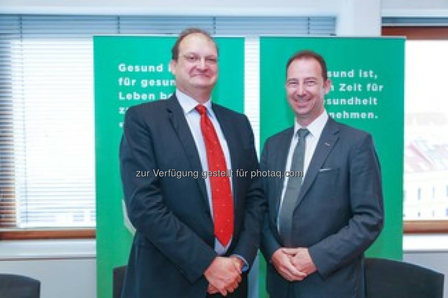 Alexander Herzog (SVA Obmann-Stv.), Mario Pulker (Obmann Fachverband Gastronomie-WKÖ) : SVA bietet spezielles Gesundheitsprogramm für Gastwirte : Fotocredit: SVA d. gewerblichen Wirtschaft/APA-Fotoservice/Tanzer