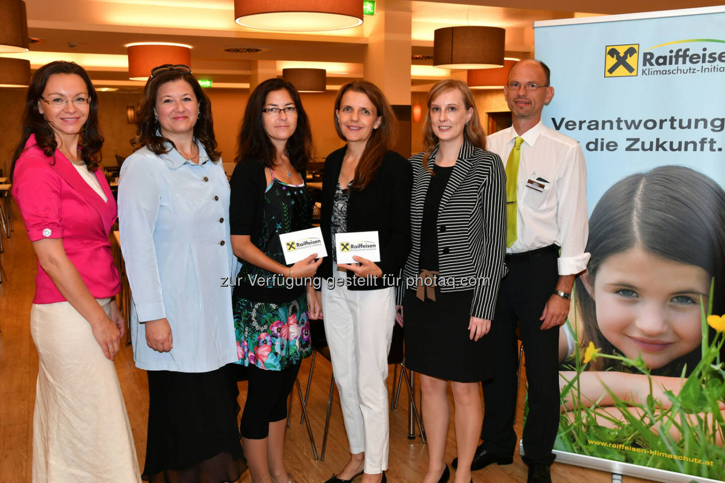 Tanja Daumann (Raiffeisen Klimaschutz-Initiative), Andrea Sihn-Weber (GF Raiffeisen Klimaschutz-Initiative), Julia Krewenka (Raiffeisen Software GmbH), Silvia Schmidt (Raiffeisen Kapitalanlage Ges.m.b.H.), Anita Preiner und Matthias Plank (SV Österreich) : „Raiffeisen-Nachhaltigkeitswochen“ zum achten Mal erfolgreich umgesetzt : Fotocredit: © RKI, wdw4friends/W:Denk