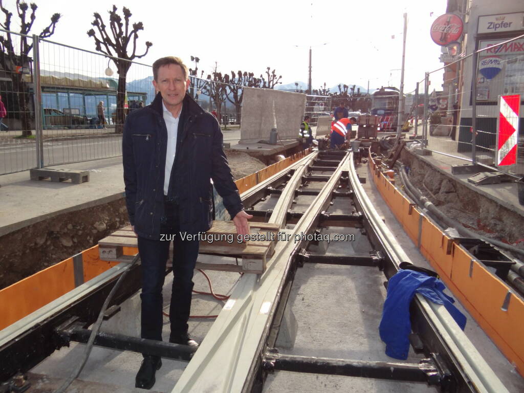 Otfried Knoll (Obmann Verein Pro Gmundner Straßenbahn) : Auszeichnung für visionäres Bahn-Projekt : VCÖ-Mobilitätspreis OÖ geht an den Verein Pro Gmundner Straßenbahn : Fotocredit: Otfried Knoll, © Aussendung (07.09.2016) 