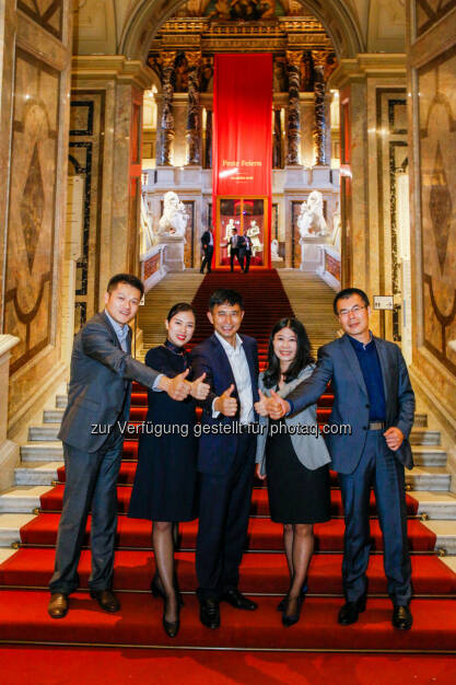 Jay Peng (Managing Director Huawei Austria), David Tang (President CEE & Nordic Region von Huawei), Guan Jun (President of Huawei CEE & Nordic European Enterprise Business Group) : Huawei lädt zum Partner- & Education-Kongress in die Wiener Hofburg : Fotocredit: Huawei/Husar (08.09.2016) 