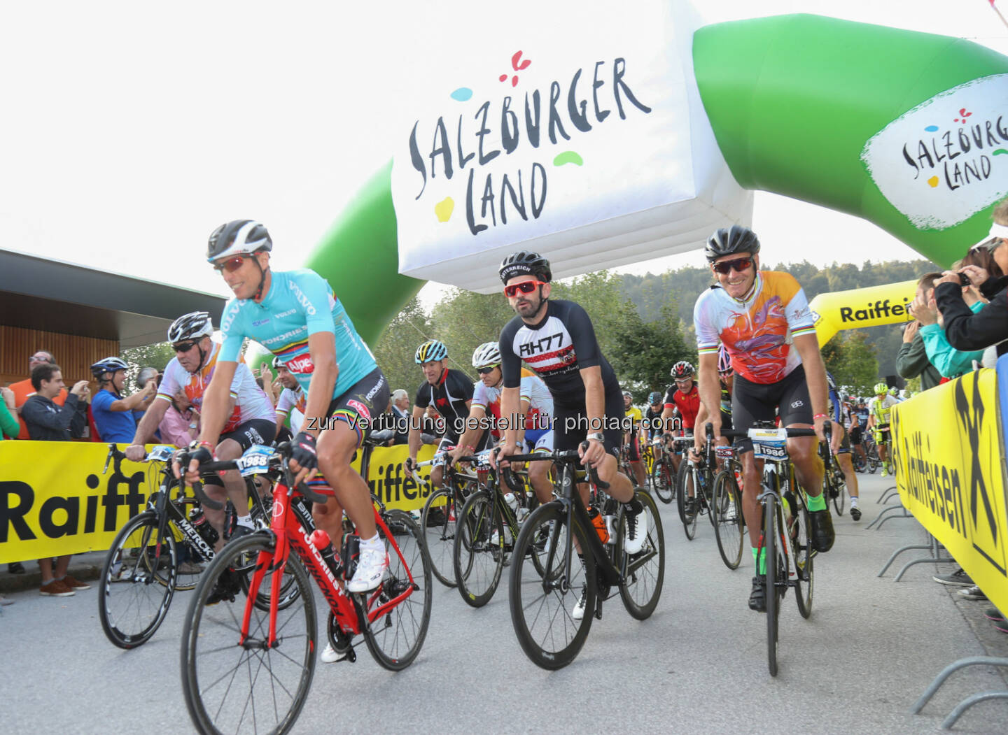 Weltmeister Maurizio Fondriest (vorne), Schirmherr Eddy Merckx (links) und Rene Haselbacher