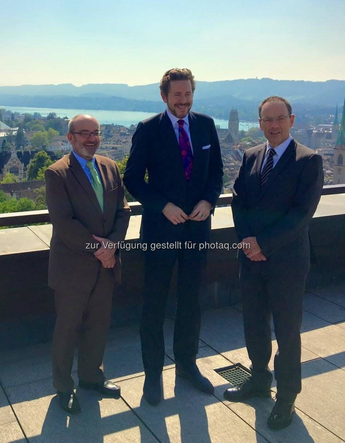 Gemeinsam mit Dr. Schiesser, Präsident des Rates der Eidgenössischen Technischen Hochschulen (l) und unserem Gastgeber, Prof. Guzzella, Präsident der ETH Zürich (r) ...