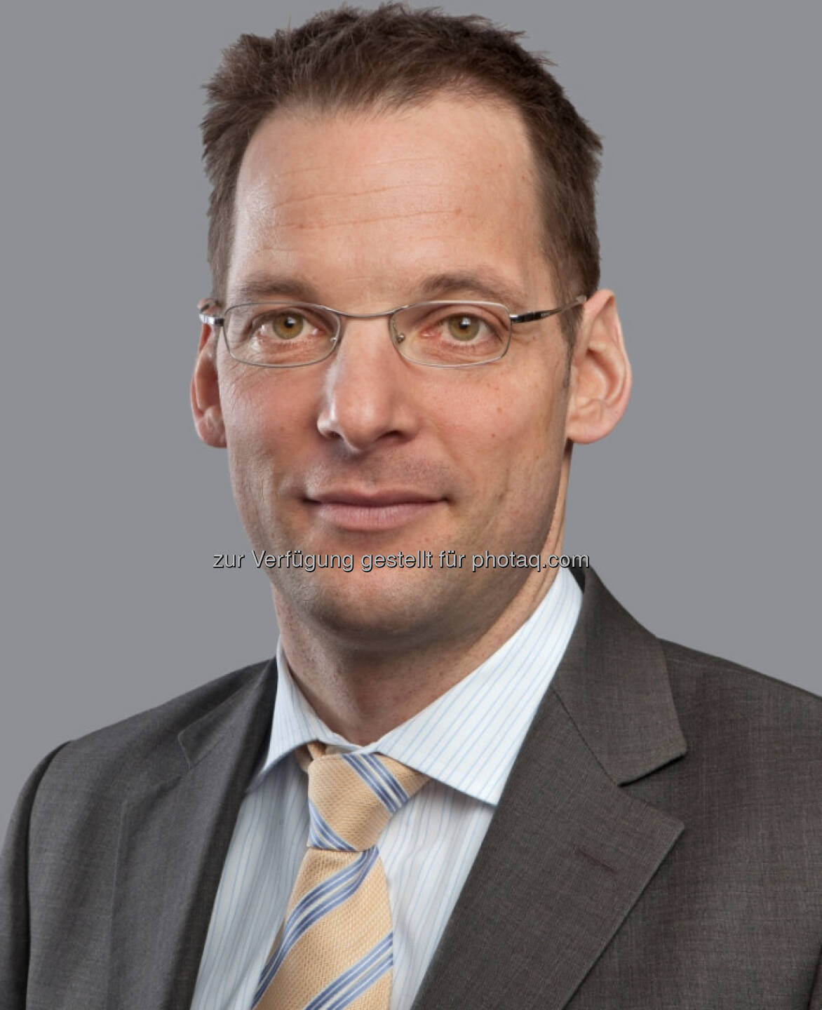 Martin vom Hagen, Geschäftsführer ACMBernstein in München: „Emerging Markets Anleihen sind derzeit die attraktivere Alternative. Professionelle Anleger in Deutschland sind zur Stabilisierung ihres Portfolios bei Anleihen aus den Schwellenländern gut aufgehoben, ohne dass sie übermäßig viel Sicherheit einbüßen müssen. (c) Aussendung