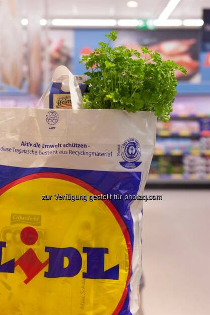 Ab dem Frühjahr 2017 verzichtet das heimische Unternehmen komplett auf den Verkauf von Einweg-Plastiktragetaschen : Fotocredit: Lidl Österreich, © Aussender (20.09.2016) 