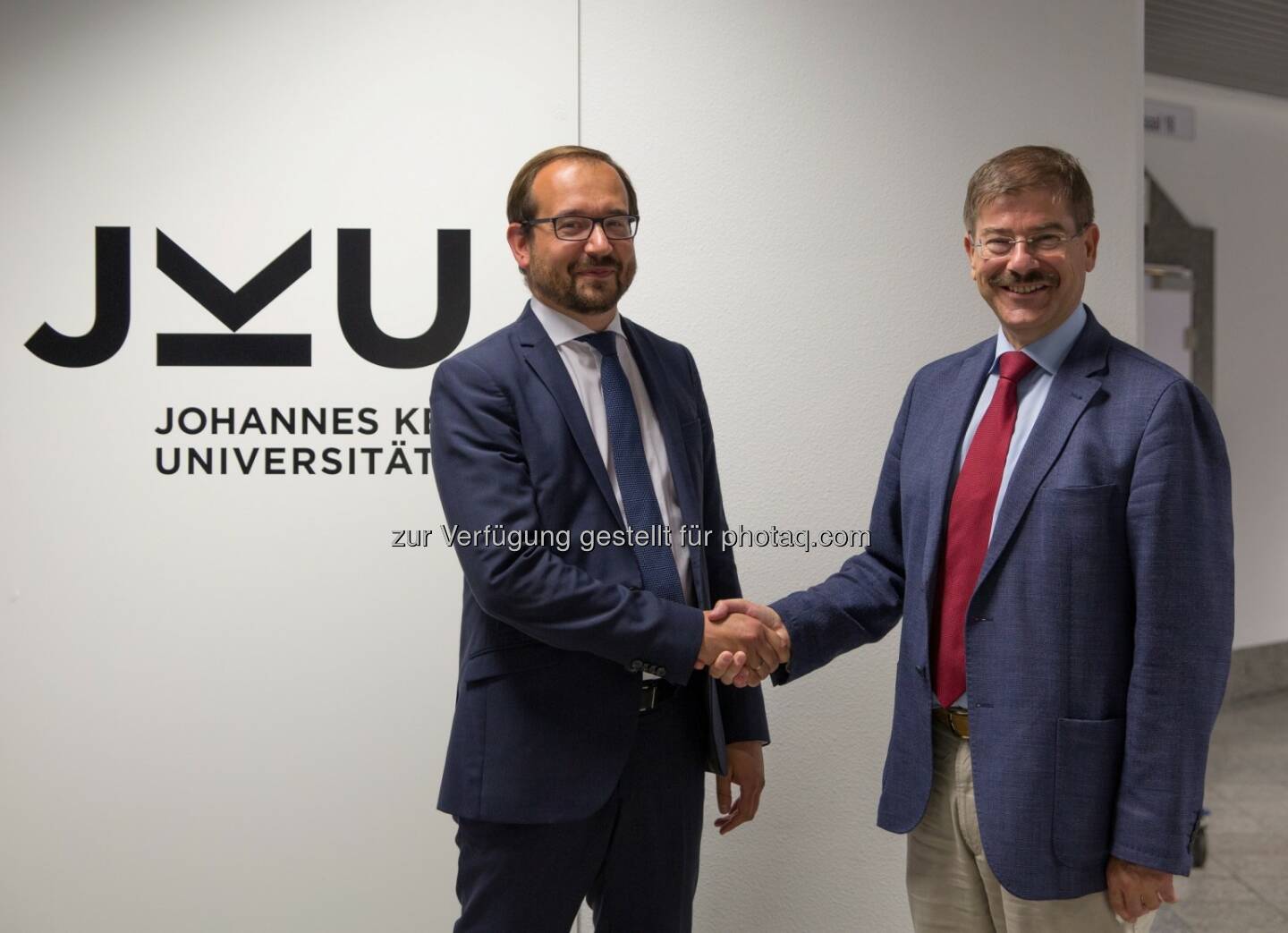 Michael Mayrhofer (neuer Senatsvorsitzender), Helmut Pernsteiner (bisheriger Senatsvorsitzender) : Der Senat der Johannes Kepler Universität Linz hat einen neuen Vorsitzenden gewählt : Fotocredit: JKU/Atzmüller