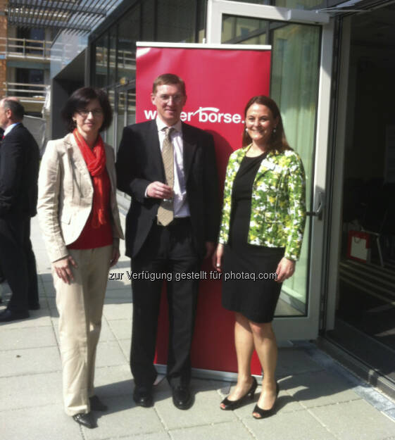 Nina Higatzberger (VIG), Ralf Burchert (BWT) und Anita Schatz (Wiener Börse) am Börse-Informationstag in Linz (c) Wiener Börse (25.04.2013) 