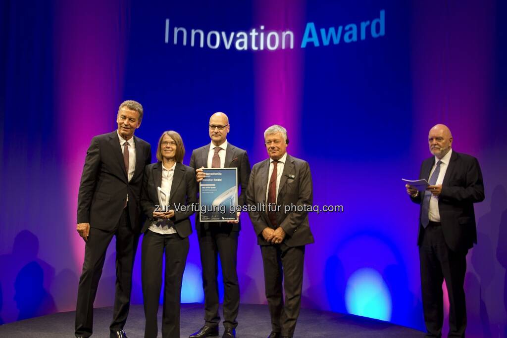 Detlef Braun (GF Messe Frankfurt), Marita Dücker (AVL DiTest Master Mind of Smart Service 4.0), Gerald Lackner (AVL DiTest GF), Paolo Pininfarina (Designer) : Verleihung des Innovation Awards auf der Leitmesse der Automobilbranche Automechanika : Fotocredit: AVL DiTest/Jocham, © Aussendung (21.09.2016) 