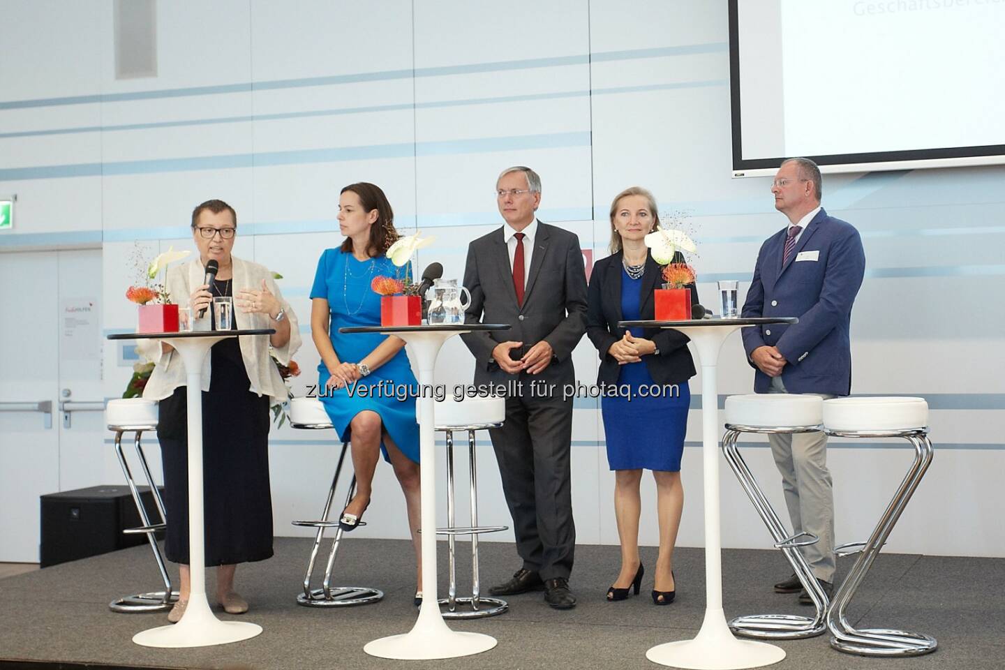 Sabine Oberhauser (Gesundheitsministerin), Sophie Karmasin (Familienministerin), Alois Stöger (Sozialminister), Ulrike Rabmer-Koller (Hauptverbandsvorsitzende), Klaus Ropin (FGÖ-Geschäftsbereichsleiter) : Zweite Österreichische Fachtagung zeigt breite Unterstützung für benachteiligte Familien : Fotocredit: Nationales Zentrum Frühe Hilfen/APA-Fotoservice/Preiss