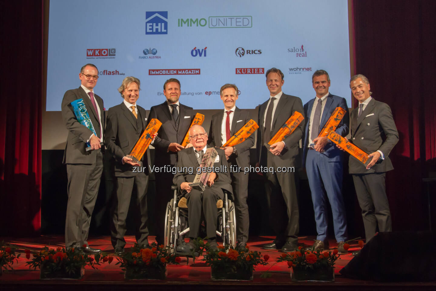 Cäsaren 2016 – Herwig Teufelsdorfer (Buwog Group, COO), Christian Herzog-Johnston (Herzog Immobilien OG, Geschäftsführender Gesellschafter), Peter Weinberger (GF Raiffeisen Immobilien Vermittlung GesmbH), Stefan Artner (Dorda Brugger Jordis Rechtsanwälte, Partner, Head of Real Estate), Oliver Brichard (GF Brichard Immobilien GmbH), Alexander Nussbaumer (CEO und Inhaber ZIMA Unternehmensgruppe), Peter Ulm (6B47 Real Estate Investors AG, Vorsitzender des Vorstandes), Robert Moll (Dr. Moll & Punt OHG, Wirtschaftskammer Tirol, Obmann Fachgruppe der Immobilien- und Vermögenstreuhänder Tirol) : Cäsar®2016 - 8 Branchengrößen bei Jubiläumsgala im Metro Kinokulturhaus ausgezeichnet : Fotocredit: epmedia / Jana Madzigon