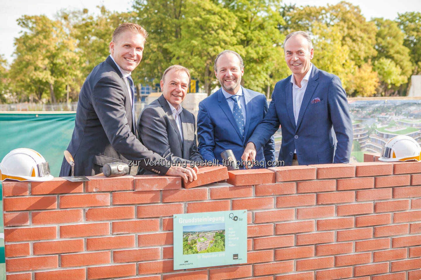 Christian Almesberger (Immovate/Projektgesellschaft Rosenhügel), Gerald Bischof (Bezirksvorsteher Liesing), Ronen Seller (STRAUSS & PARTNER/Projektgesellschaft Rosenhügel) Josef Pein (PORR) © Philipp Lipiarski 