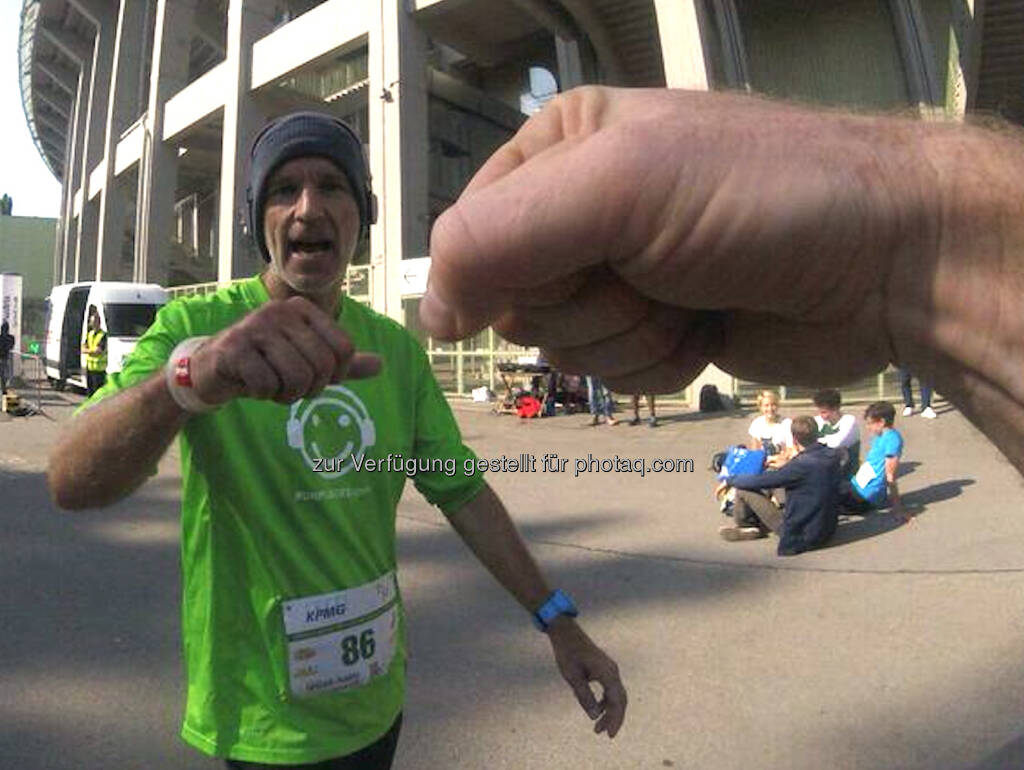 Yes Faust (Bild und Anonymfaust: Tom Rottenberg) (25.09.2016)