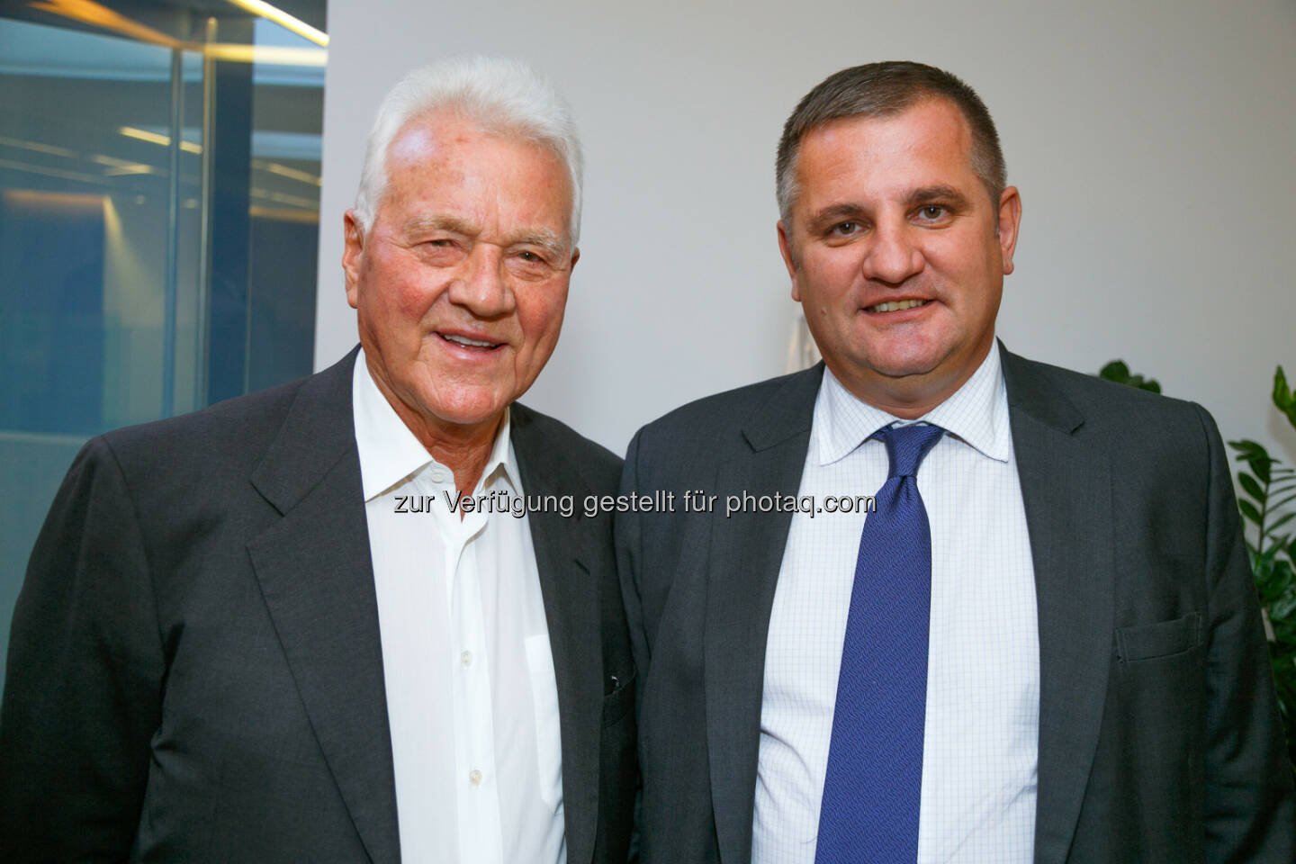 Frank Stronach, Eduard Berger - Frank Stronach bei Apollon-Symposium in der Wiener Privatbank (Copyright: Alexander Felten)