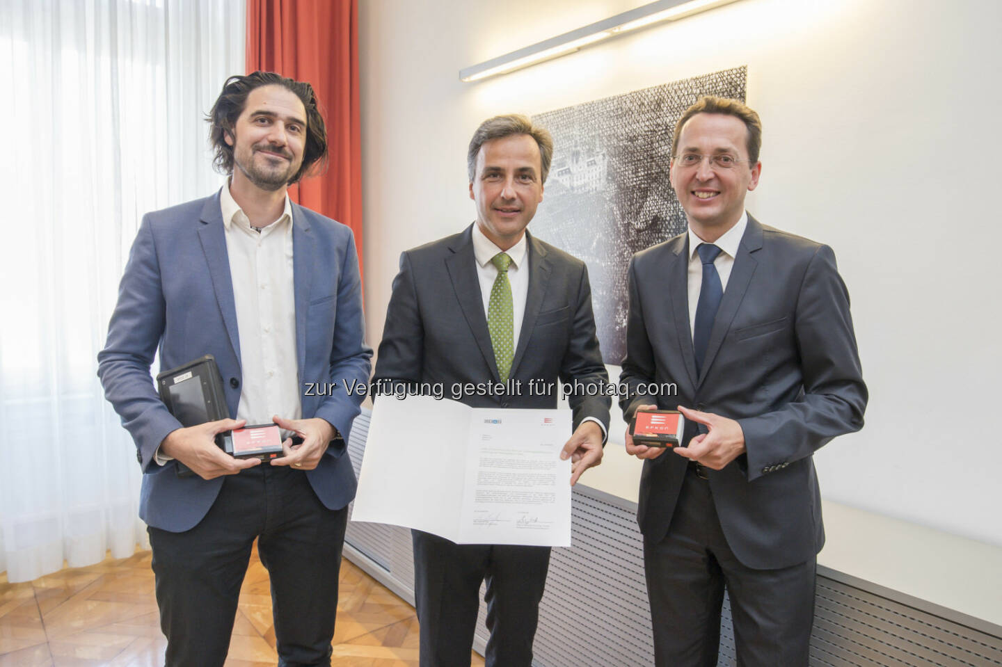 Heimo Haub (Efkon AG), Siegfried Nagl (Bürgermeister der Stadt Graz), Bernhard Puttinger (Green Tech Cluster) - Green Tech Cluster Styria GmbH: Plattform zur Umsetzung von neuesten Trends und Technologien einer Smart City (Bild: Foto Fischer)