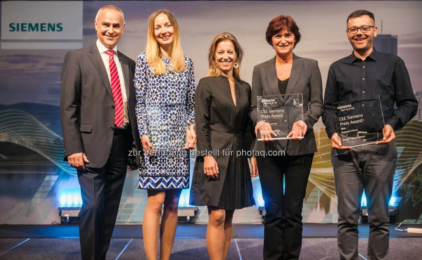 Oraan Marculescu (Rumänien), Nataša Koražija (Slowenien), Katharina Swoboda (Leitung Unternehmenskommunikation Siemens Österreich und CEE), Ulrike Moser-Wegscheider (Österreich), Walter Sattlberger (Pressesprecher Siemens Österreich) : Siemens CEE Press Award 2016: Die besten Medienbeiträge aus Zentral- und Südosteuropa : Fotocredit: Siemens