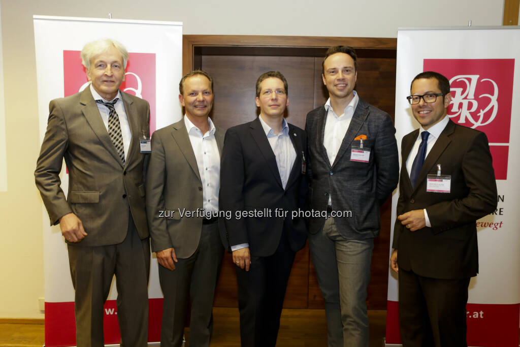 Stefan Schneider (CardsConsult), Hannes Leobacher (Spar Business Service GmbH), Bernhard Linemayr (payolution GmbH), Alexander Oswald (Futura GmbH), Sandro Graf (Zürcher Hochschule für Angewandte Wissenschaften – ZHAW) : IIR Jahresforum „Cashless Payments“ und „Smart Retail“ : (R)Evolution Mobile Payment: Ist der Zahlungsverkehr schon bargeldlos? : Fotocredit: IIR GmbH/Astrid Bartl (03.10.2016) 