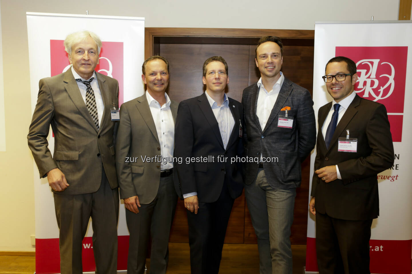 Stefan Schneider (CardsConsult), Hannes Leobacher (Spar Business Service GmbH), Bernhard Linemayr (payolution GmbH), Alexander Oswald (Futura GmbH), Sandro Graf (Zürcher Hochschule für Angewandte Wissenschaften – ZHAW) : IIR Jahresforum „Cashless Payments“ und „Smart Retail“ : (R)Evolution Mobile Payment: Ist der Zahlungsverkehr schon bargeldlos? : Fotocredit: IIR GmbH/Astrid Bartl