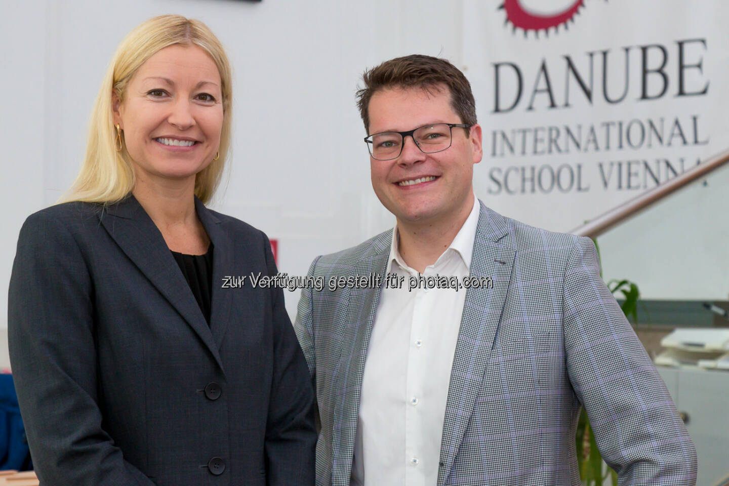 Michelle Purghart, Jürgen Czernohorszky (Präsident des Stadtschulrats) : Michelle Purghart hat mit Beginn dieses Schuljahres die pädagogische Leitung der Danube International School Vienna (DISV) übernommen : Fotocredit: Schantl PR/Schedl