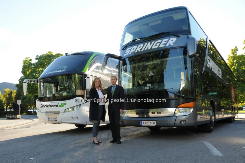 Andrea Springer, Ludwig Richard : Springer Reisen, der führende Touristiker im Süden und Dr. Richard, Österreichs größtes, privates Busunternehmen, kooperieren ab November im Busbereich : Fotocredit: Springer Reisen/Dr. Richard, © Aussender (04.10.2016) 