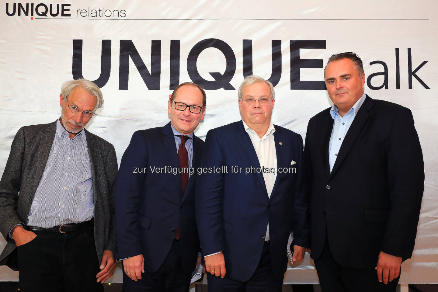 Heinz Patzelt (Generalsekretär Amnesty International), Gerald Groß (Moderator), Christian Wehrschütz (ORF-Auslandskorrespondent für Balkan und Ukraine), Hans Peter Doskozil (Verteidigungsminister) : Unique talk: Österreichs Flüchtlingspolitik - Vorbild für EU oder Alleingang? Fotocredit: Unique relations/APA-Fotoservice/Langegger