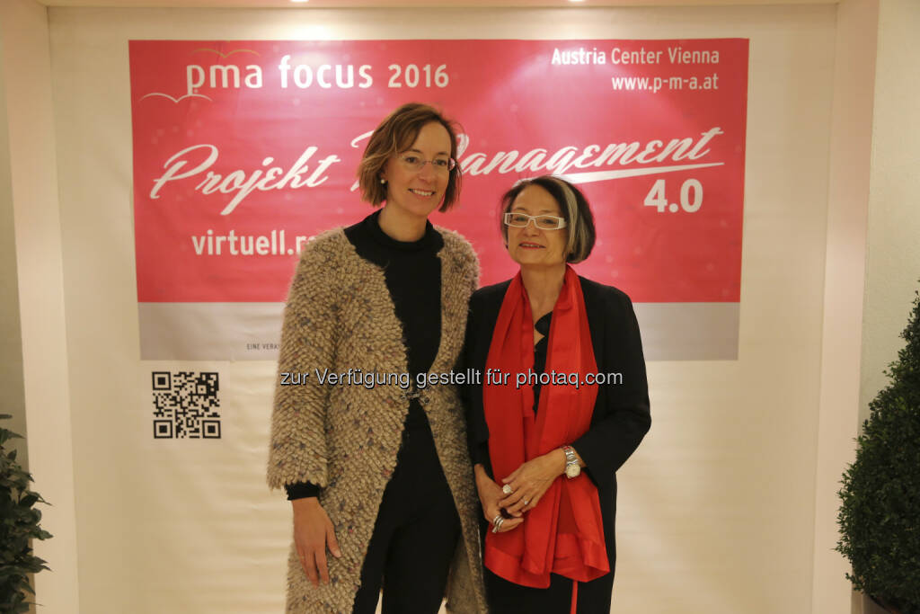 Sarah Spiekermann (Keynotespeakerin, Universitätsprofessorin an der WU Wien und Autorin des Buches „Ethical IT Innovation“), Brigitte Schaden (Vorstandsvorsitzende von pma) : PM-Kongress pma focus 2016, im Austria Center Vienna :  Unter dem Titel „Projekt Management 4.0 – virtuell.real.vernetzt“ beleuchteten über 500 Projektmanagerinnen und Projektmanager die Herausforderungen der virtuellen und realen Vernetzung der Arbeitswelt : Fotocredit: pma (10.10.2016)