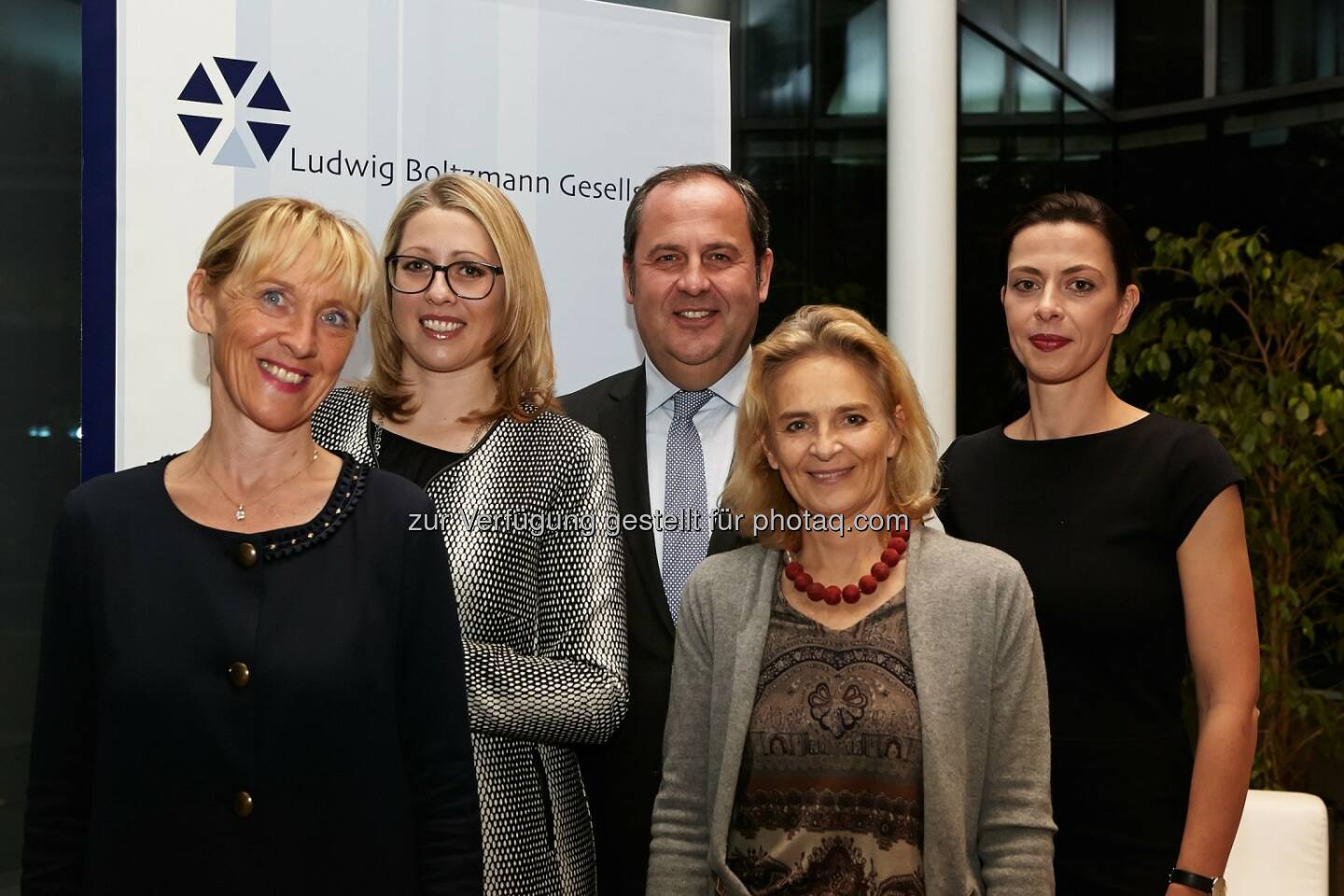 Barbara Weitgruber (Sektionschefin im BMWFW), Marion Poetz (Leiterin OIS Center), Josef Pröll (LBG-Präsident), Claudia Lingner (LBG-Geschäftsführerin), Lucia Malfent (Leiterin OIS Center): Ludwig Boltzmann Gesellschaft: Ludwig Boltzmann Gesellschaft gründet Center für Open Innovation in der Wissenschaft (C) Ludwig Boltzmann Gesellschaft/APA-Fotoservice/Rossboth
