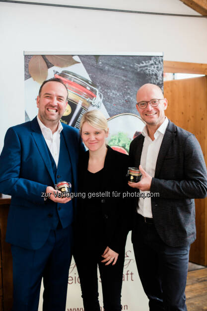 Gerhard Kracher, Yvonne Kracher, Peter Spak (GF Hink) : Die Kracher Jahrgangspräsentation und das Fine Wine Event 2016 : Fotocredit: Weinlaubenhof Kracher/Leurer, © Aussender (13.10.2016) 