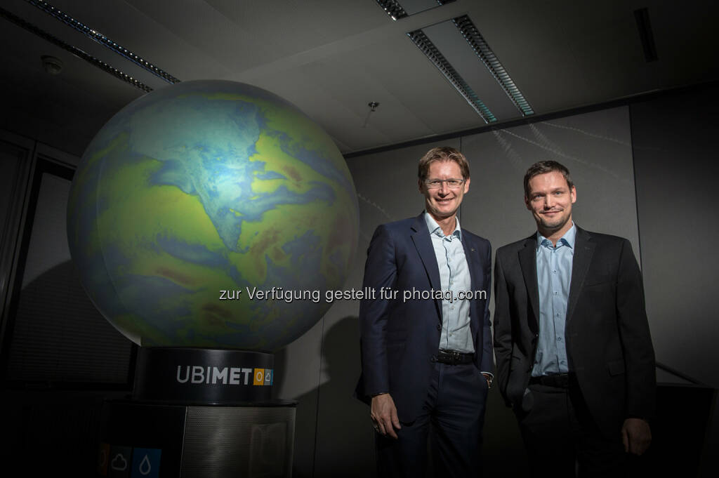 Andreas Kößl (Vorstand Uniqa Österreich), Michael Fassnauer (CEO Ubimet) : Uniqa Österreich und Ubimet präsentieren den Blitzreport : 1,2 Millionen Blitze, 5,6 Millionen Euro Schäden : Fotocredit: Rudi Froese, © Aussender (14.10.2016) 