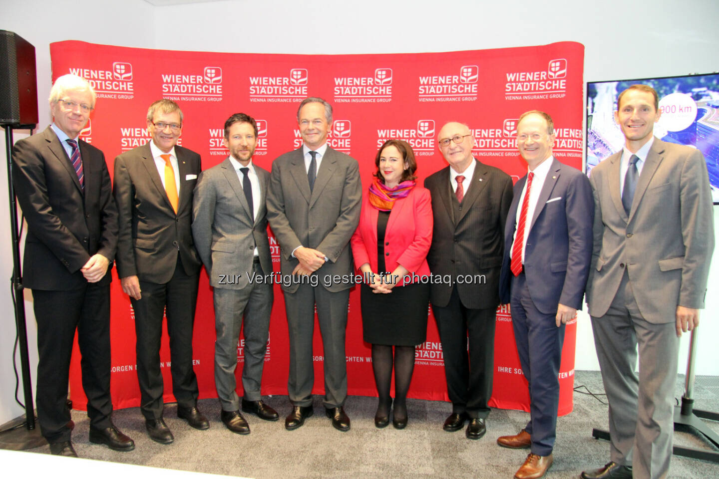 Gerhard Fabisch (Präsident Sparkassenverband), Robert Lasshofer (Generaldirektor Wiener Städtische Versicherung), Thomas Schaufler (Vorstand Erste Bank Oesterreich), Andreas Treichl (Vorstandsvorsitzender der Erste Group), Doris Wendler (Landesdirektorin Wiener Städtische Wien), Günter Geyer (Aufsichtsratschef Wiener Städtische Versicherung), Hermann Fried (Vertriebsvorstand Wiener Städtische Versicherung), Stefan Dörfler (Vorstandsvorsitzender Erste Bank Oesterreich) : Wiener Städtische Versicherung - Feierliche Eröffnung der Servicestelle am Erste Campus : Fotocredit: Wiener Städtische Versicherung/e 1