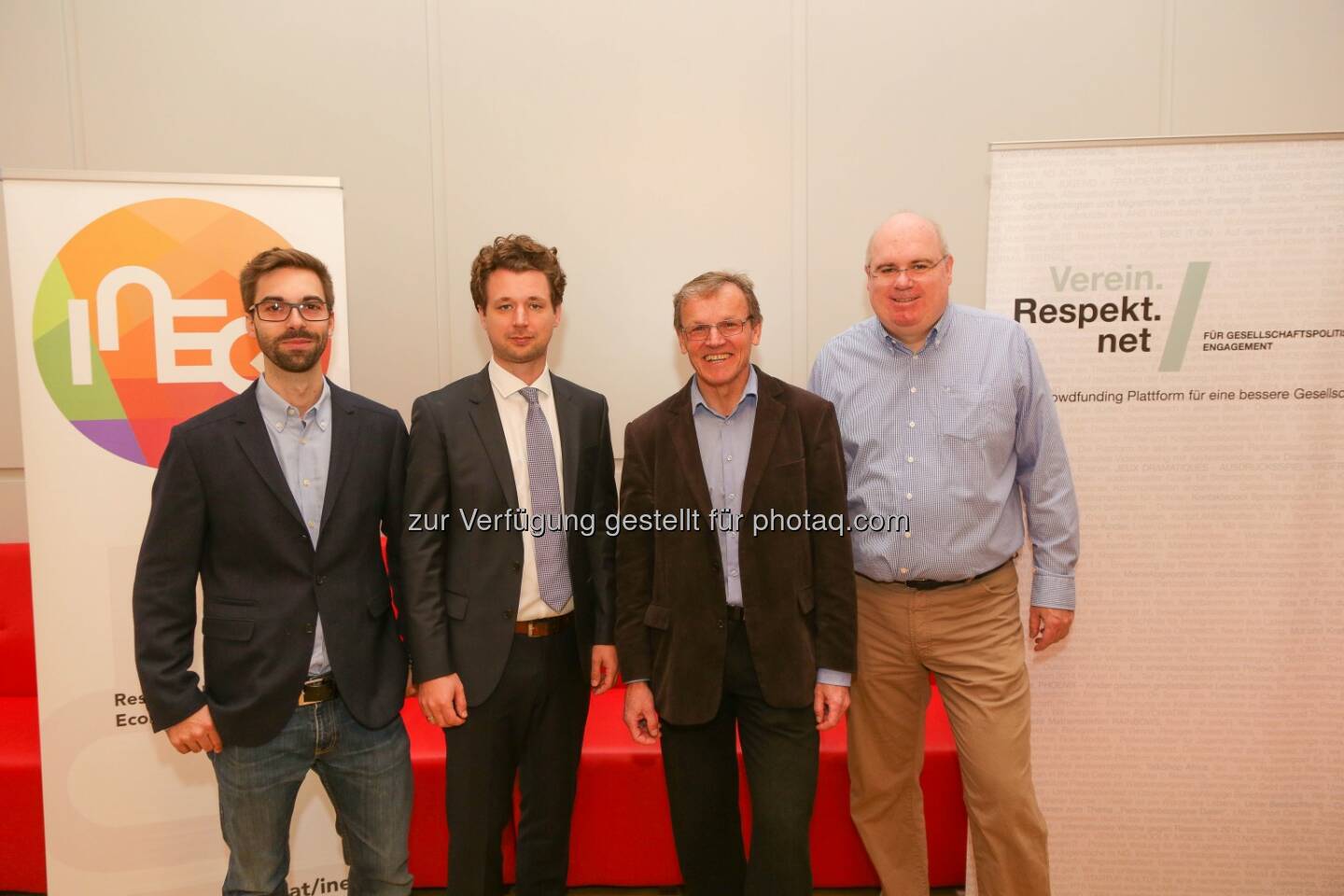 Mathias Moser (Ineq WU), Stefan Humer (Ineq WU), Wilfried Altzinger (Ineq WU Institutvorstand), Sepp Vinatzer (Vereinspräsident Respekt.net) : Respekt.net und WU Wien legen eine detaillierte Berechnung der Gesamtabgabenlast für Einzelpersonen und Haushalte vor : Fotocredit: Verein Respekt.net/APA-Fotoservice/Tanzer