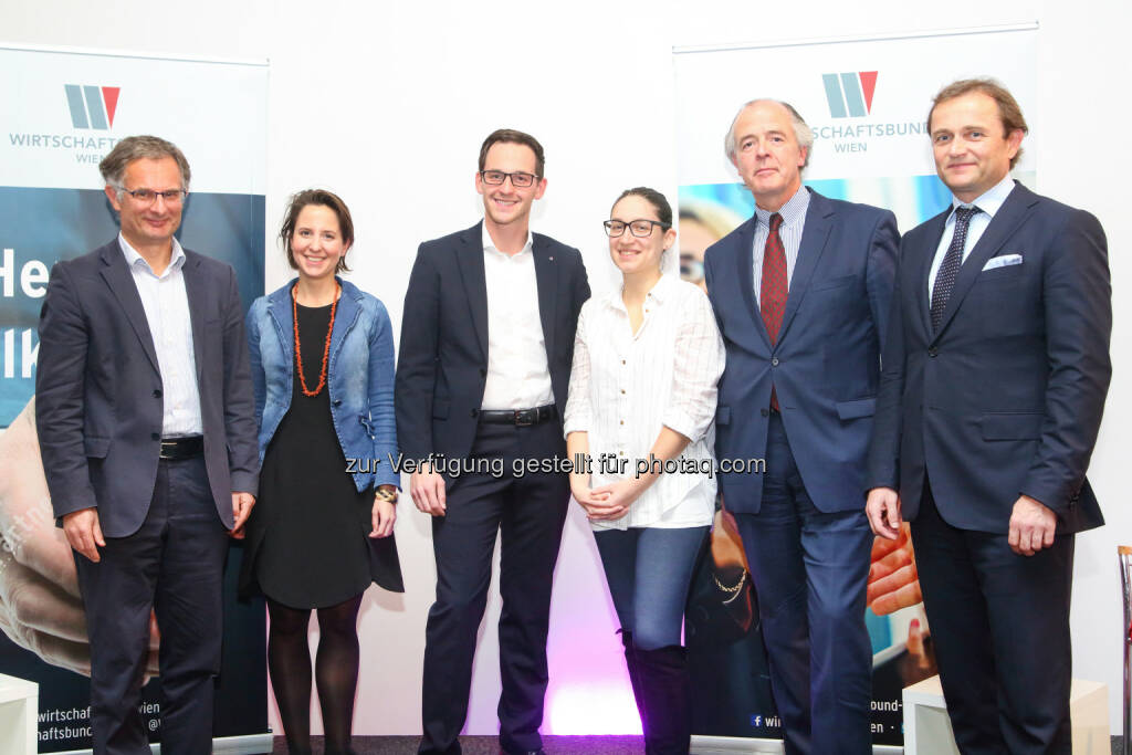 Markus Marterbauer (Leiter Wirtschaftswissenschaften und Statistik, Arbeiterkammer Wien), Elisabeth Mayerhofer (GF Julius Raab Stiftung), Christoph Biegelmayer (Direktor Wirtschaftsbund Wien), Julia Herr (Vorsitzende Sozialistische Jugend Österreich), Veit Schmid-Schmidsfelden (GF Rupert Fertinger GmbH), Ulrich Schuh (Wissenschaftlicher Vorstand EcoAustria) : Wirtschaftsbund Wien veranstaltete kontroverse Podiumsdiskussion - Arbeitszeitflexibilisierung: Eine Zeitreise ins Jahr 2021 : Fotocredit: Wirtschaftsbund Wien/Tiller, © Aussender (19.10.2016) 