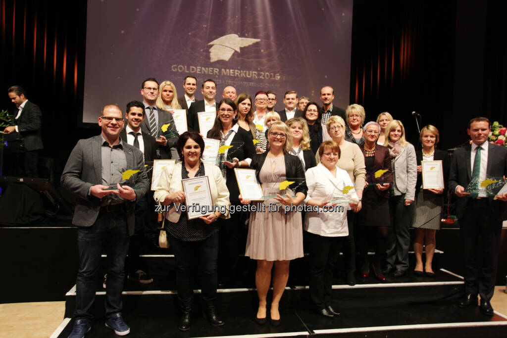 Sieger des Goldenen Merkur 2016 : Goldener Merkur für die besten Lebensmittelgeschäfte : Fotocredit: Handelszeitung/ Herwig Peuker, © Aussendung (19.10.2016) 