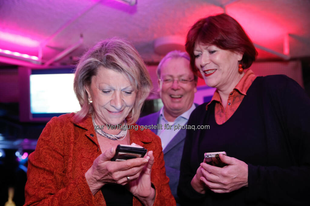 Christine Grünwald (Kurier), Roman Guggenberger (YWC Werbeagentur), Gabriele Stanek (ÖMG) : ÖMG-business lounge: Gamification – Mythos oder Wunderwaffe : Fotocredit: ÖMG/Christoph H. Breneis, © Aussender (20.10.2016) 