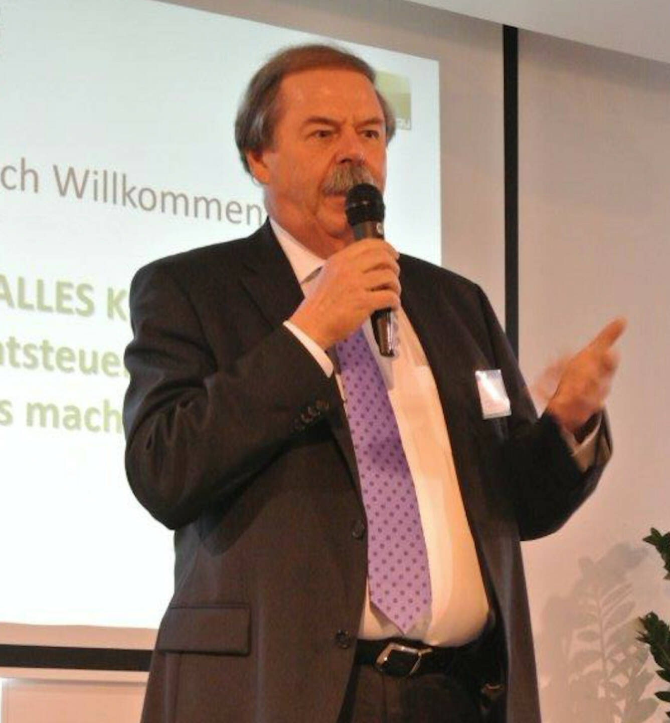 Erich Benischeck, Fertighauszentrum Blaue Lagune Verwaltungs GmbH & CO KG
