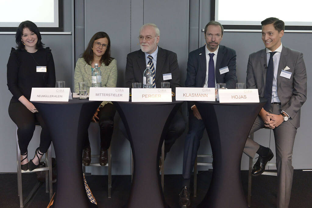 Diana Neumüller-Klein (Strabag), Esther Mitterstieler (NEWS), Marius Perger (Börsen-Kurier), Stephan Klasmann (Flughafen Wien AG), Dominik Hojas (Der Börsianer), © C.I.R.A./APA-Fotoservice/Bargad Fotograf/in: Nadine Bargad (23.10.2016) 