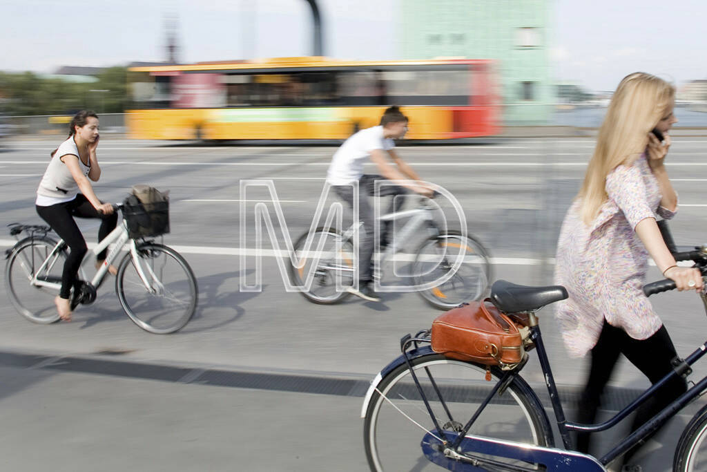 Fahrräder, Fahrrad, Radfahrer, Handy, telefonieren, © Martina Draper (30.04.2013) 