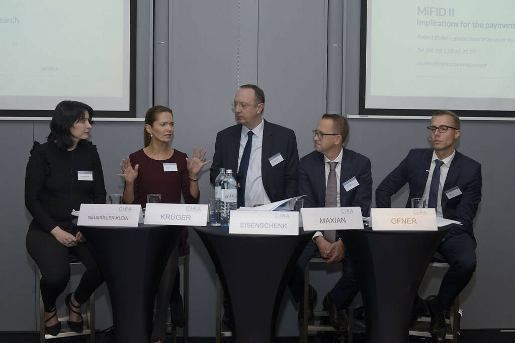 Diana Neumüller-Klein (Strabag), Silke Krüger (Berenberg), Roman Eisenschenk (Kepler Cheuvreux), Stefan Maxian (Raiffeisen Centrobank AG, ÖVFA), Klaus Ofner (Wienerberger AG), © C.I.R.A./APA-Fotoservice/Bargad Fotograf/in: Nadine Bargad (23.10.2016) 