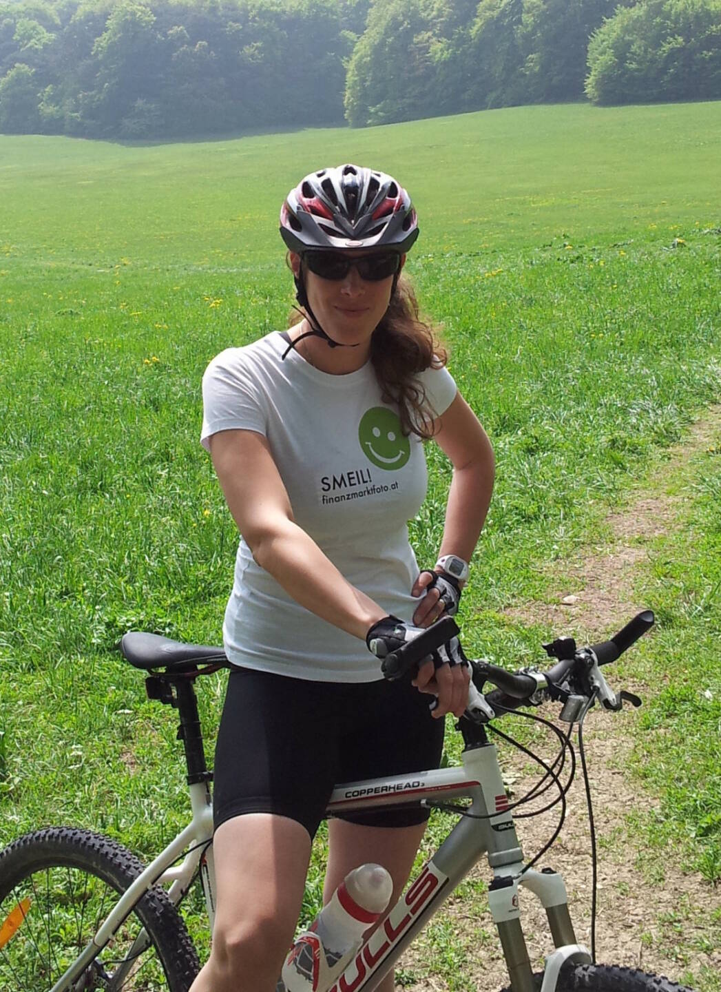Mountainbike Smeil! Barbara Csar, langjähriges Mitglied im Österreichischen Nationalteam Florettfechten, Olympia-Kampfrichterin