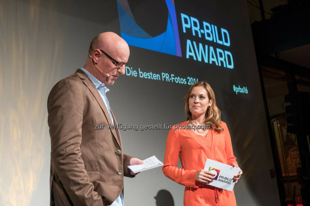 Moderatoren Jule Gölsdorf (n-tv, NDR) und Jens Petersen (Leiter Unternehmenskommunikation bei news aktuell), © news aktuell (04.11.2016) 