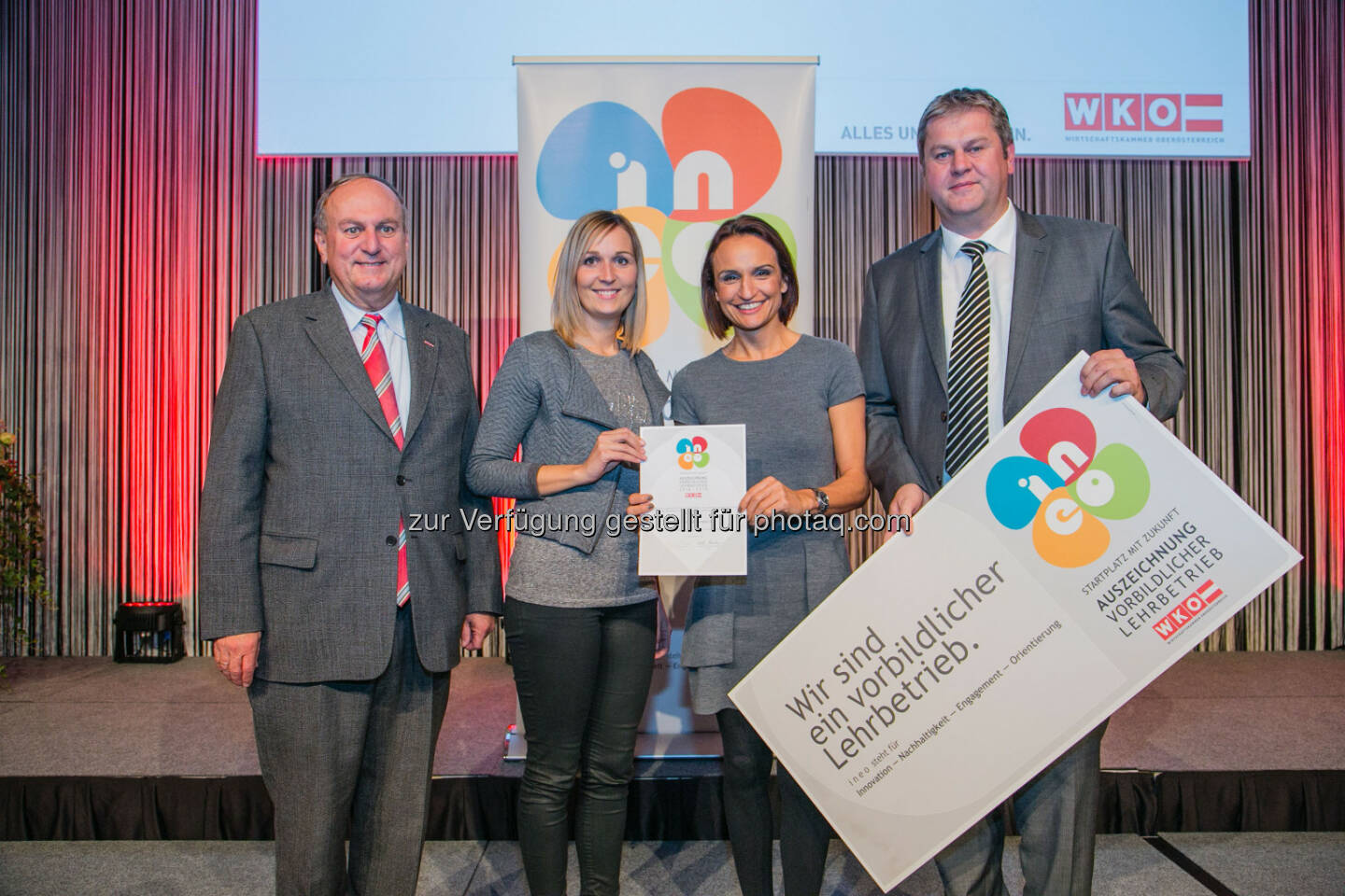 Rudolf Trauner, Präsident WKOÖ, sowie Vertreter der Brau Union Österreich Carina Grubauer, Angelika Mascherbauer und Martin Gruber - Brau Union Österreich AG: Brau Union Österreich mit ineo Auszeichnung (Bild: Roland Pelzl / CityFoto)